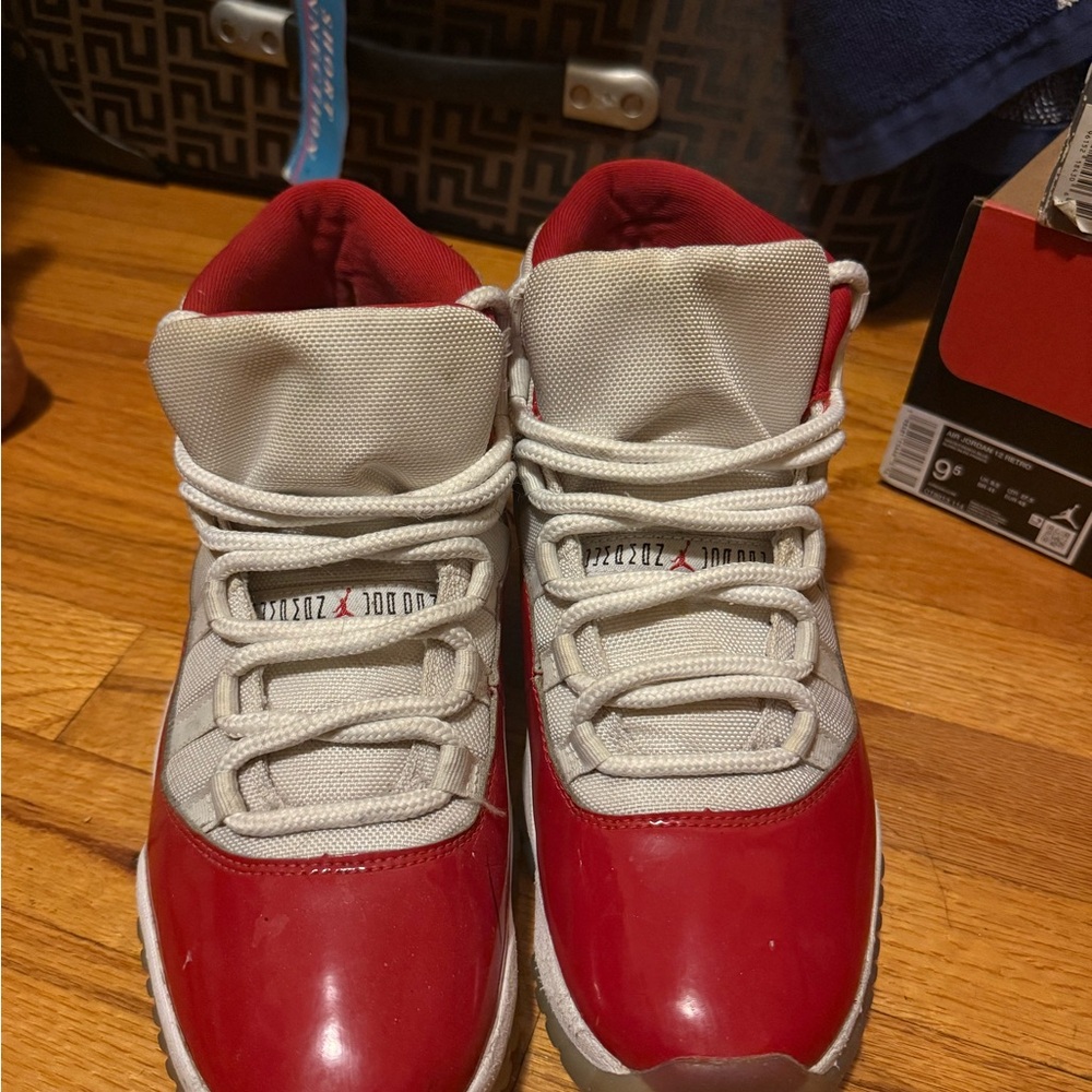 Jordan cherry 11s Retro size 9 1/2 in men’s